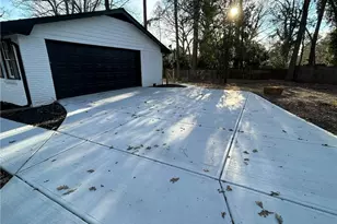 841 Woods Ct, Lawrenceville, GA 30044 - Photo 3