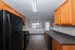 632 Shadow Lake Dr, Lithonia, GA 30058 - Photo 5