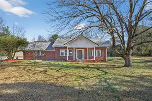 18 Dyer Cir, Carrollton, GA 30116 - Photo 1