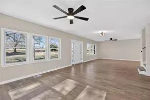 18 Dyer Cir, Carrollton, GA 30116 - Photo 9