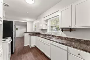 2352 Elmwood Cir SE, Atlanta, GA 30339 - Photo 9