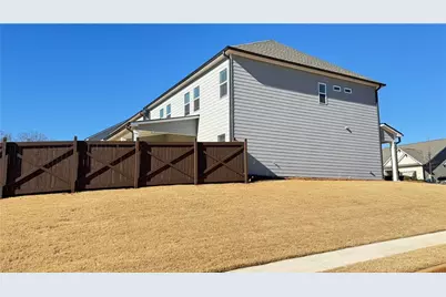 5401 Bancroft Lane, Gainesville, GA 30507 - Photo 3