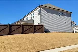 5401 Bancroft Ln, Gainesville, GA 30507 - Photo 3