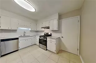 2444 Mistletoe Ln, Snellville, GA 30039 - Photo 5