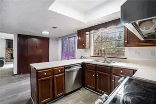 4609 Keighley Dr, Stone Mountain, GA 30083 - Photo 9