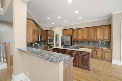 225 Lake Summit View, Atlanta, GA 30342 - Photo 9