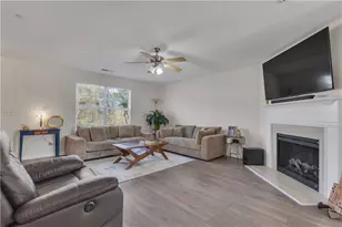 127 Chastain Cir, Newnan, GA 30263 - Photo 3