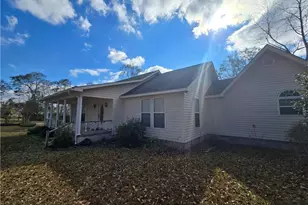 138 Lynn St, Swainsboro, GA 30401 - Photo 1