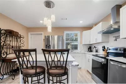 142 Hutton Place NW, Atlanta, GA 30318 - Photo 3