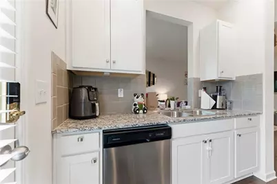 5723 Union Pointe Drive, Union City, GA 30291 - Photo 9