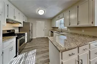 208 Emerald Cove Ln, Woodstock, GA 30189 - Photo 5