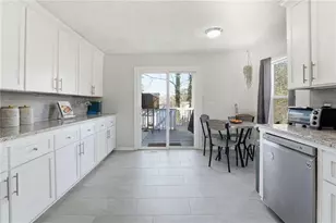 3981 Lookout Point Dr, Marietta, GA 30066 - Photo 17