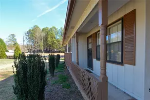 692 Davis Rd, Lawrenceville, GA 30046 - Photo 3