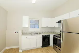 518 W Sherwood Dr, Riverdale, GA 30274 - Photo 5