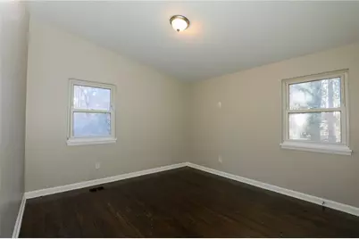 518 W Sherwood Drive, Riverdale, GA 30274 - Photo 9