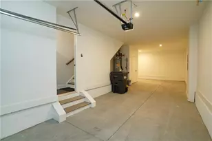 154 Chestnut Cir, Atlanta, GA 30342 - Photo 19