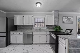 2446 Thrasher Rd, Buford, GA 30519 - Photo 9