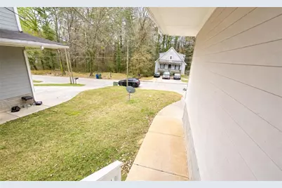 2035 Lois Place NW, Atlanta, GA 30318 - Photo 9