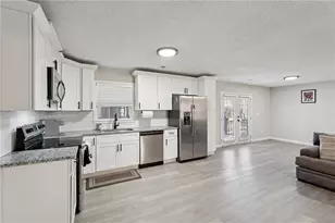 1961 Oak Leaf Ct SW, Marietta, GA 30008 - Photo 13