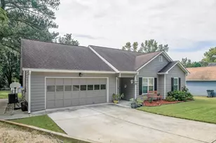 690 Springlake Rd, Lawrenceville, GA 30045 - Photo 3