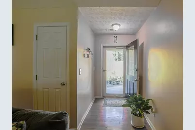 690 Springlake Rd, Lawrenceville, GA 30045 - Photo 5