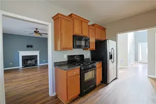 910 Lakeside Ct, Loganville, GA 30052 - Photo 23