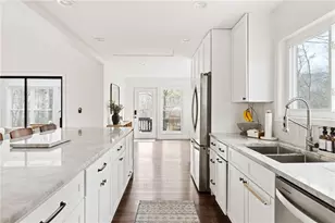 110 Lake Top Ct, Roswell, GA 30076 - Photo 11