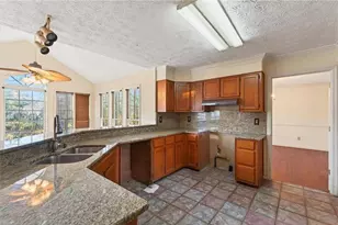 1412 Crooked Tree Cir, Stone Mountain, GA 30088 - Photo 11