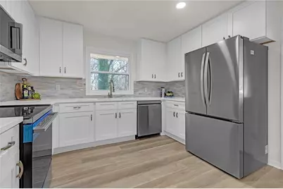 2418 Meadowlark Drive, East Point, GA 30344 - Photo 9