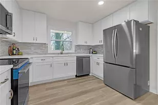 2418 Meadow Lark Dr, East Point, GA 30344 - Photo 9