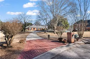 405 Savannah Cir, Jonesboro, GA 30236 - Photo 5