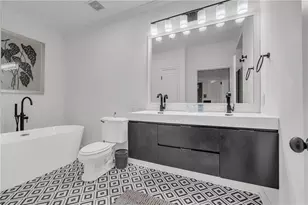 825 Highland Ln NE, Atlanta, GA 30306 - Photo 9