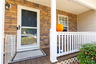 401 Crested View Dr, Loganville, GA 30052 - Photo 3