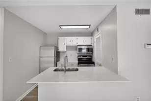 423 Granville Ct, Atlanta, GA 30328 - Photo 7