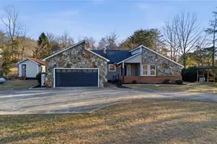 195 Hogsed Rd, Hiawassee, GA 30546 - Photo 1