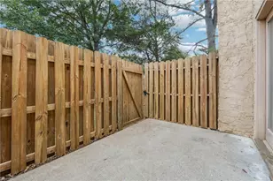 707 Roswell Landings Dr, Roswell, GA 30075 - Photo 3