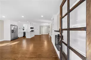 932 Sharon Cir SE, Smyrna, GA 30080 - Photo 5