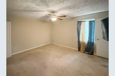 670 Lost Creek Circle, Stone Mountain, GA 30088 - Photo 9