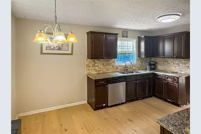 670 Lost Creek Circle, Stone Mountain, GA 30088 - Photo 7