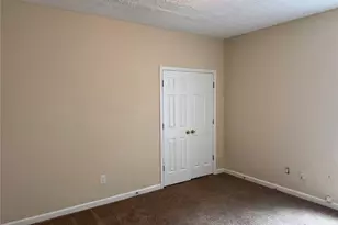 5736 Lakeside Dr, Union City, GA 30291 - Photo 11