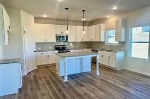 385 Rodeo Dr, Auburn, GA 30011 - Photo 3