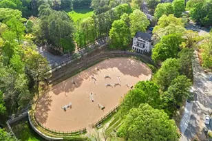 4555 Runnemede Rd NW, Atlanta, GA 30327 - Photo 41