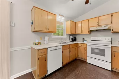 6311 Bent Oaks Court, Flowery Branch, GA 30542 - Photo 15