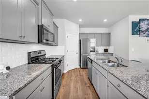 930 Bentley Dr, Fairburn, GA 30213 - Photo 11