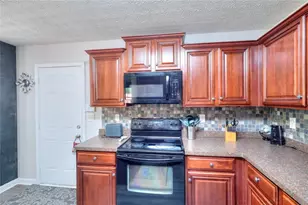 2314 Robin Dr, Loganville, GA 30052 - Photo 7