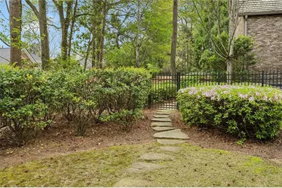 105 Kingston Manor, Atlanta, GA 30342 - Photo 89