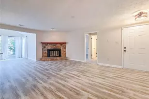 2214 Lake Pointe Cir, Roswell, GA 30075 - Photo 13