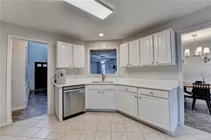 370 Manor Glen Dr, Suwanee, GA 30024 - Photo 13