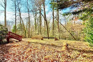 1024 Burton Dr NE, Atlanta, GA 30329 - Photo 23