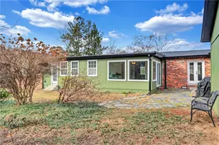 5045 Chestnut Forest Ln, Dunwoody, GA 30360 - Photo 21